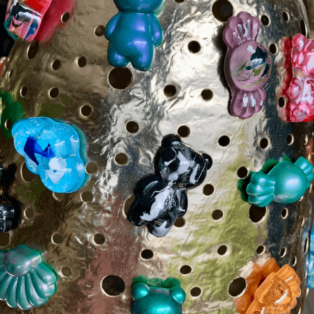 Broche B